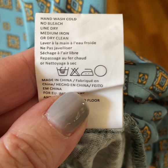 Tiny | Anthropologie V Neck Size Large. EUC. - Picture 9 of 9